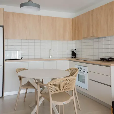 Amar V アパート Lechaio